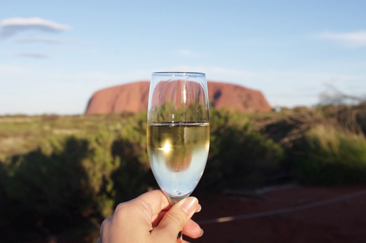 エアーズロックで乾杯